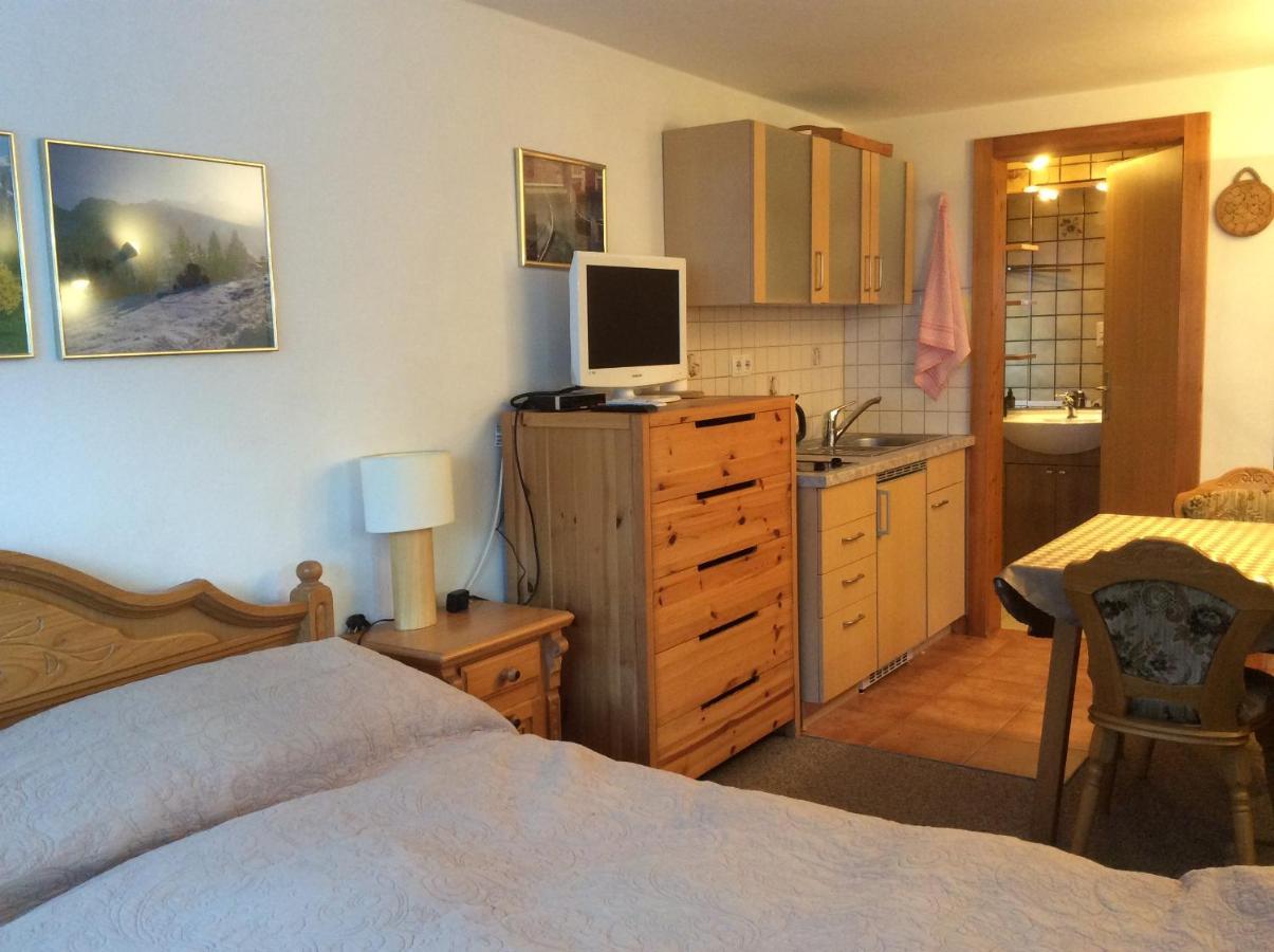 Double Room With A Kitchenette And Private Bathroom In A Beautiful Surrounding Sautens Exterior photo